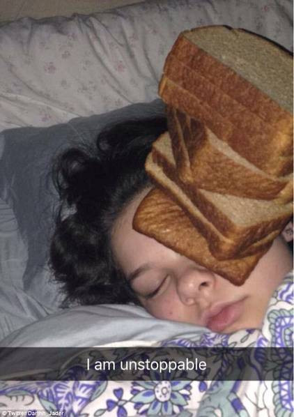 Cuối cùng, cô kèm theo chú thích: "không thể cản phá".