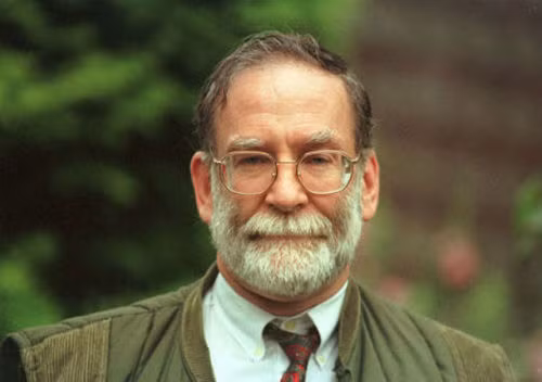 Harold Shipman là một tiến sĩ, bác sĩ người Anh. Ông ta đồng thời cũng là một trong những kẻ giết người hàng loạt kinh khủng nhất trong lịch sử.Với 250 vụ tàn sát có chủ đích nhằm hưởng thụ phần di chúc của các nạn nhân, Shipman được xem là ‘ Bác sĩ 007’ tài năng nhất.