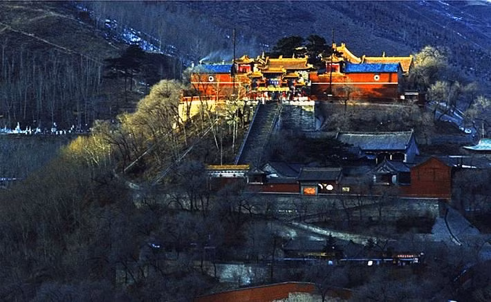 Ngũ Đài Sơn nằm trong địa phận huyện Ngũ Đài, tỉnh Sơn Tây, Trung Quốc. Núi này là nơi có nhiều chùa chiền, tự viện quan trọng nhất Trung Quốc. Khu di sản văn hóa Ngũ Đài Sơn bao gồm 53 chùa.