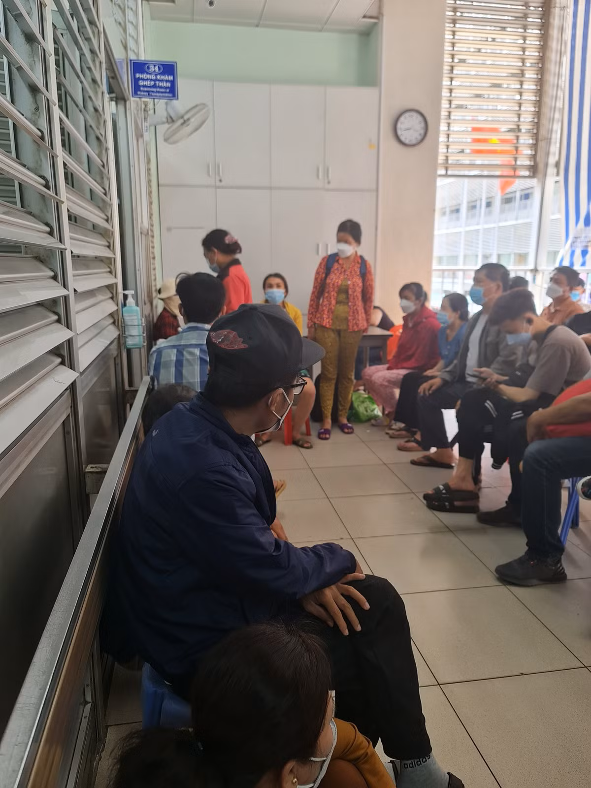 Vì sao bệnh viện thiếu thuốc, bệnh nhân ghép thận phải tự mua? Vi sao benh vien thieu thuoc, benh nhan ghep than phai tu mua?