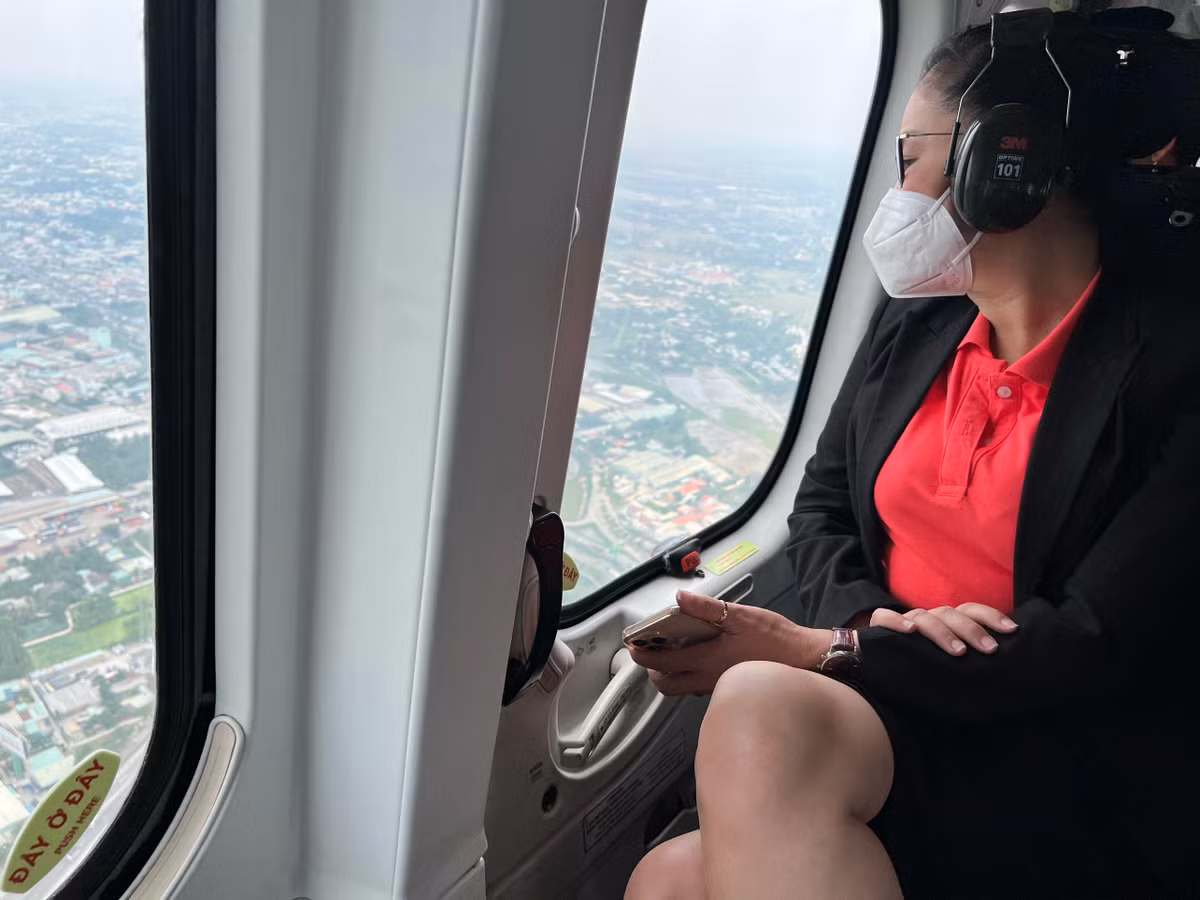 Những chuyến trực thăng du lịch đầu tiên của TP HCM dịp 30/4 - Hình 3 Nhung chuyen truc thang du lich dau tien cua TP HCM dip 30/4-Hinh-3