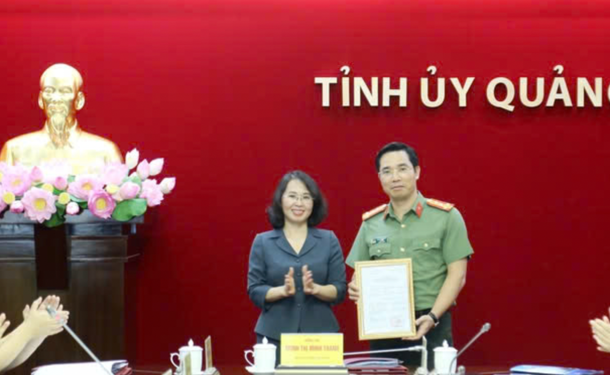 Cong bo quyet dinh cong tac can bo tai Quang Ninh va Hai Phong