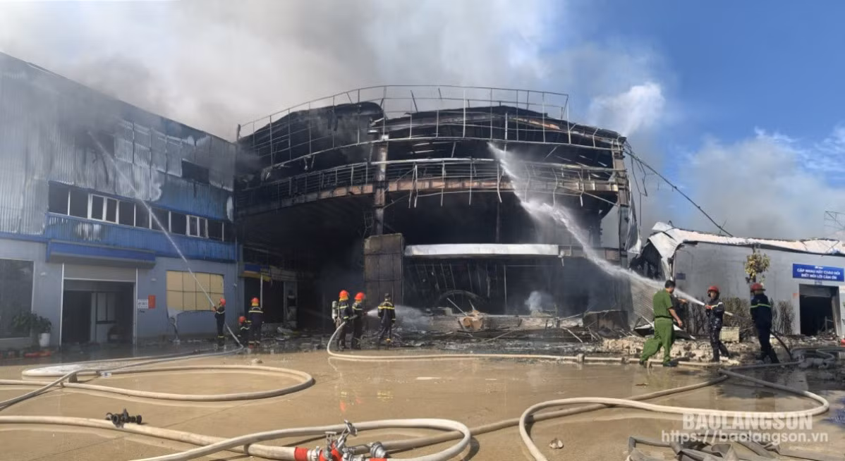 Cháy lớn tại xưởng lắp ráp xe DK Bike Lạng Sơn Chay lon tai xuong lap rap xe DK Bike Lang Son