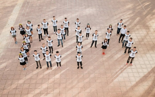 Sản phẩm ảnh kỷ yếu "trái mùa" của lớp 12M THPT Tô Hiệu, Sơn La cũng đã nhận được rất nhiều lời khen, nhận xét tích cực từ dân mạng khi được chia sẻ trên Facebook. Ảnh trong bài: Nguyễn Đình An.