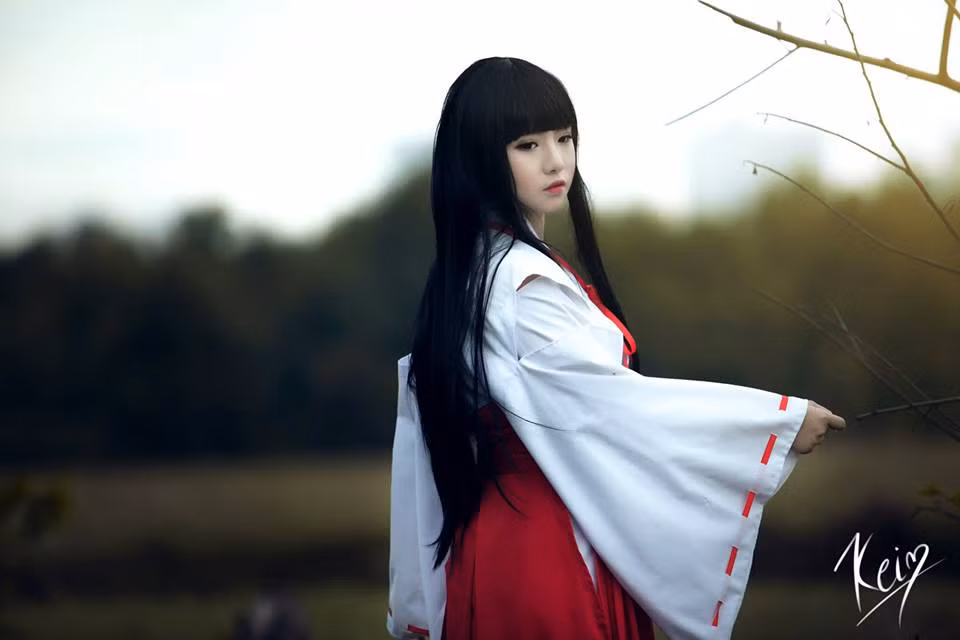 Ngành game ở Trung Quốc thời gian qua thực sự đã phát triển cực mạnh, hàng năm cũng có rất nhiều hội chợ về game diễn ra ở nhiều thành phố lớn, song song đó, trình độ của những người mẫu cosplay, người mẫu quảng cáo game tại chính những sự kiện này cũng được nâng tầm qua thời gian. Những bức ảnh cosplay đẹp mắt, chuyên nghiệp của Minh Trúc vì thế đã được dân mạng xứ Trung đánh giá rất cao, đồng thời tích cực theo dõi, săn lùng những thông tin về cô. Ảnh: Đăng Thái.