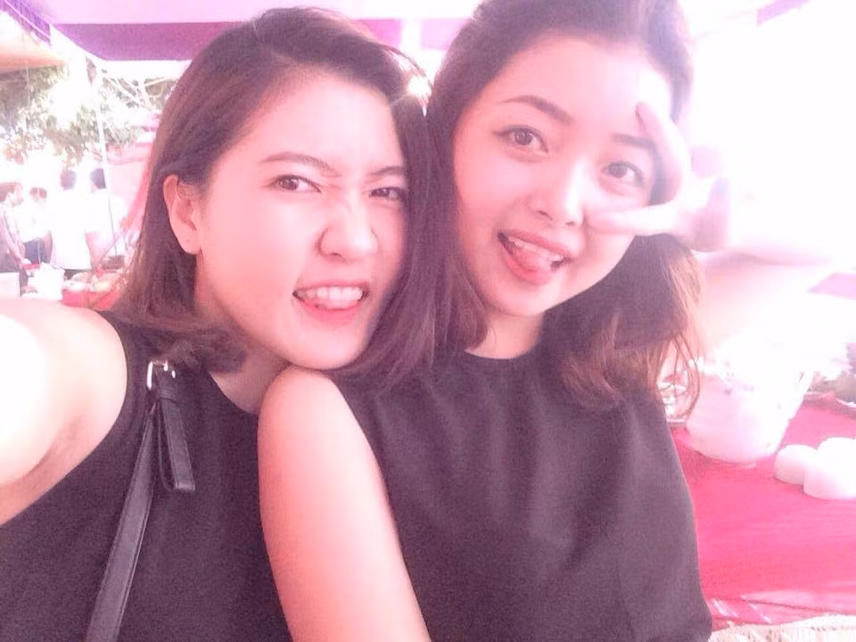 Một khoảnh khắc vui nhộn trong đám hỏi vừa qua của thành viên nhóm bạn nữ xinh đẹp.