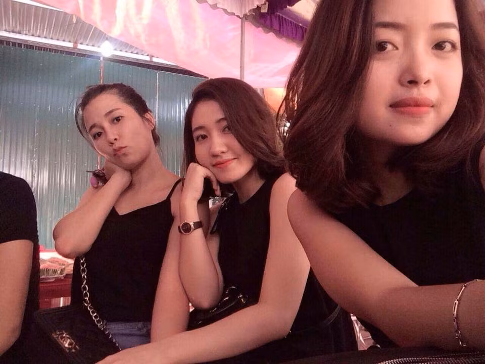 Hiện tại, clip "ngũ long công chúa" hát "Khách đến chơi nhà" đã có được gần 20 nghìn lượt xem, hàng trăm lượt chia sẻ và hàng nghìn bình luận khen ngợi giọng ca và nhan sắc của cô gái.