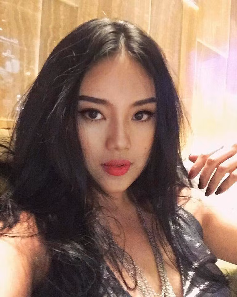 Từ điều này, Phương Thảo quyết định đầu tư tìm hiểu và tập gym hàng ngày. Những bài tập khoa học, bài bản cùng với một chế độ ăn uống hợp lý đã giúp cô gái trẻ cải thiện được ngoại hình một cách rất nhanh chóng. Càng tập càng thấy cơ thể săn chắc và cảm nhận được nhiều hiệu quả rõ rệt, Phương Thảo càng hăng say và tích cực tập luyện hơn. Sau khoảng 1 năm, cô nàng "người vuông" ngày nào đã có một pha lột xác không tưởng khiến nhiều bạn bè và chính bản thân Phương Thảo cũng cảm thấy ngạc nhiên.