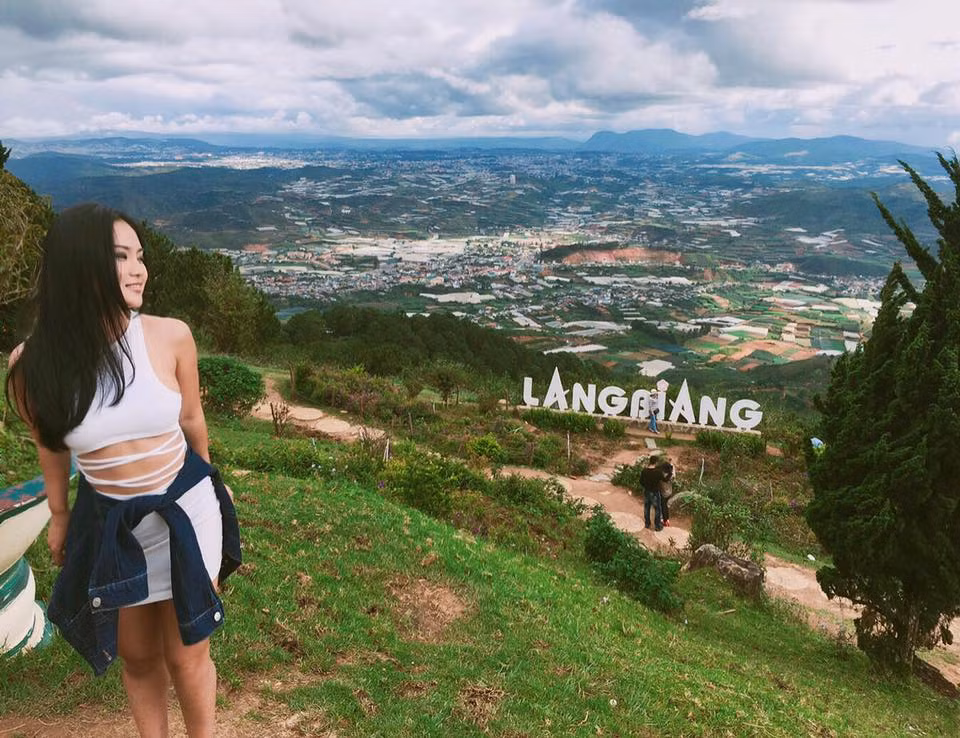 Nhờ những việc làm này của mình, Phương Thảo có được mức thu nhập trên dưới 50 triệu đồng mỗi tháng - một con số mà rất nhiều bạn trẻ cùng trang lứa với cô luôn mơ ước. Hàng ngày cô gái Tây Nguyên sexy này vẫn dành một khoảng thời gian nhất định để tập luyện, duy trì vóc dáng, thân hình đẹp để phục vụ cho công việc và giúp cuộc sống trở nên tích cực hơn.