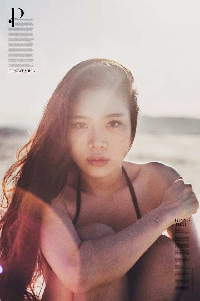 Xinh đẹp, tài giỏi, có nhiều tố chất để làm người mẫu nhưng ít ai biết Thái Giang lại từng học và làm công việc chính không liên quan gì đến thời trang và ngành nghề người mẫu. Hot girl Hạ Long đã tốt nghiệp hệ cao đẳng, trường Học viện ngân hàng chuyên ngành tài chính ngân hàng tại Bắc Kinh, Trung Quốc và từng có thời gian làm nhân viên ngân hàng tại TP HCM. Ảnh: Phạm Ngọc Long.