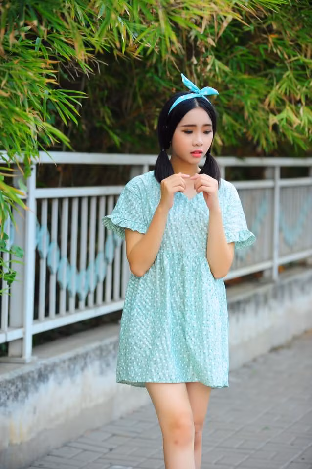 Sau khi đã lột xác hoàn toàn và có được kỹ năng trang điểm khá "cao tay", Quỳnh Như lại phải đối diện với những bình luận không hay, những lời chỉ trích rất vô cớ hoặc những lời nhận xét đầy tính phiến diện từ người khác. Thấy Quỳnh Như thay đổi nhanh chóng, đã có không ít học sinh, bạn bè cùng trường tung tin đồn cô nàng đi phẫu thuật thẩm mỹ và để có tiền làm điều này, Như thậm chí còn phải làm nhiều việc "không chân chính". Ngoài ra, Quỳnh Như cũng phải chịu đựng nhiều nhận xét khác mà cho đến tận bây giờ cô vẫn không thể quên.