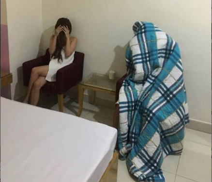  9. Tiếp viên nhà hàng bán dâm tiền triệu: Ngày 19/72018, công an quận 1, TP HCM đã ập vào kiểm tra một khách sạn nằm trên đường Nguyễn Văn Giai, phường Đa Kao, quận 1 và bắt quả tang hai cặp nam nữ đang mua bán dâm. Qua điều tra, các cô gái bán dâm khai nhận là tiếp viên của nhà hàng Trúc Xinh nằm cùng địa trên.