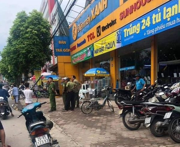 Ron nguoi canh bao ve Dien may Xanh bi con do cam kiem chem toi tap