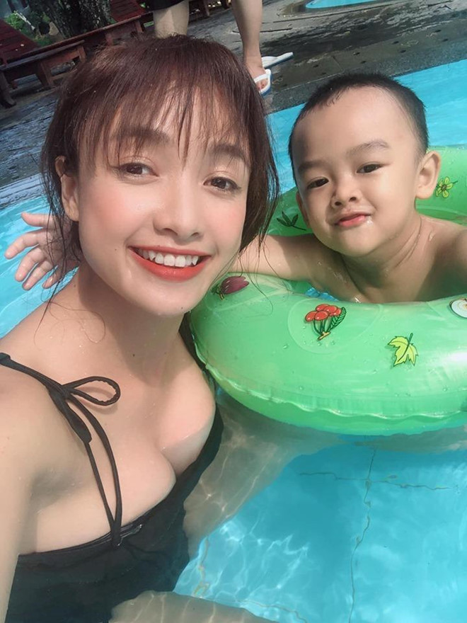 Le Be La dang anh mac bikini khoe ve quyen ru