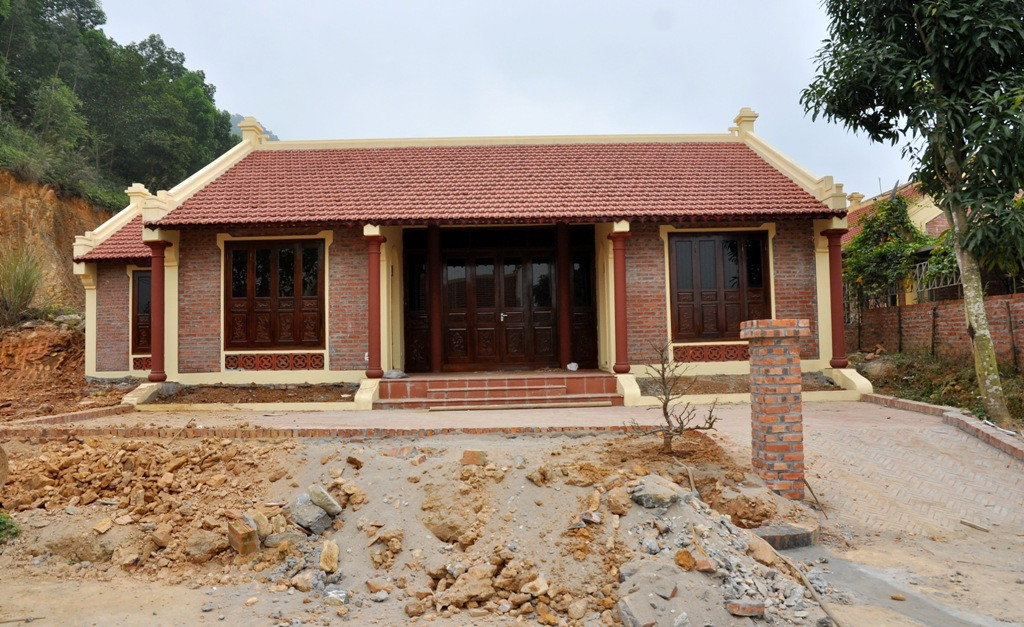 Theo căn cứ vào Kết luận của Ủy ban Kiểm tra Trung ương, huyện đã xử lý kỷ luật bằng hình thức cảnh cáo, khiển trách 28 cán bộ; xem xét trách nhiệm 23 người; chưa xử lý 2 người.