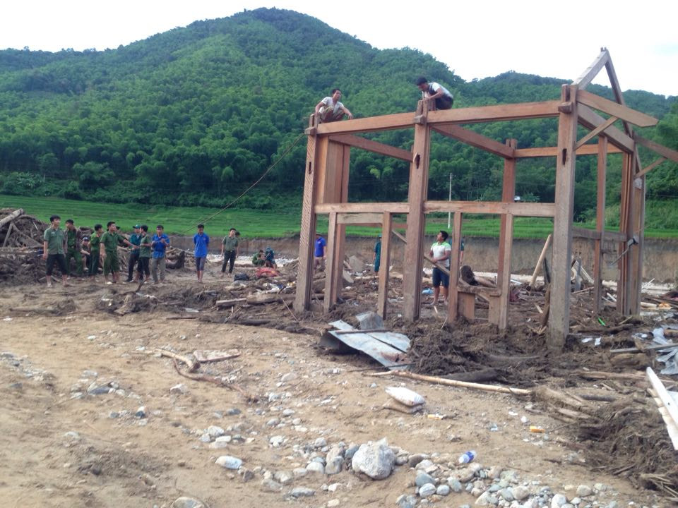 Nguoi dan ong ke lai phut sinh tu khi cuu 8 nguoi khoi dong nuoc lu-Hinh-3