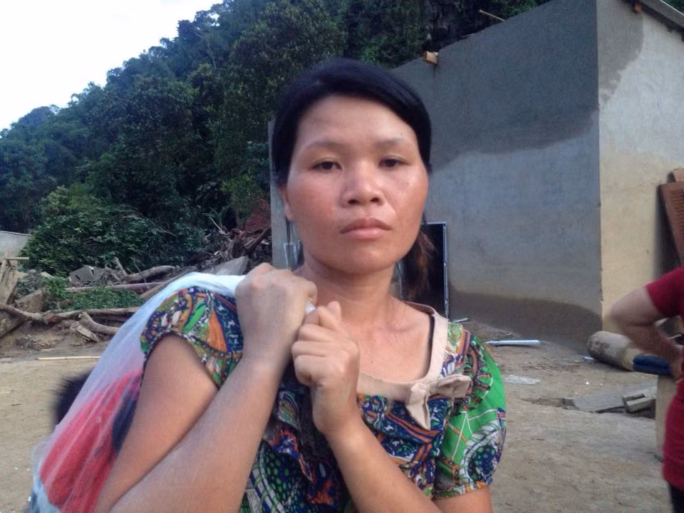 Nguoi dan ong ke lai phut sinh tu khi cuu 8 nguoi khoi dong nuoc lu-Hinh-2