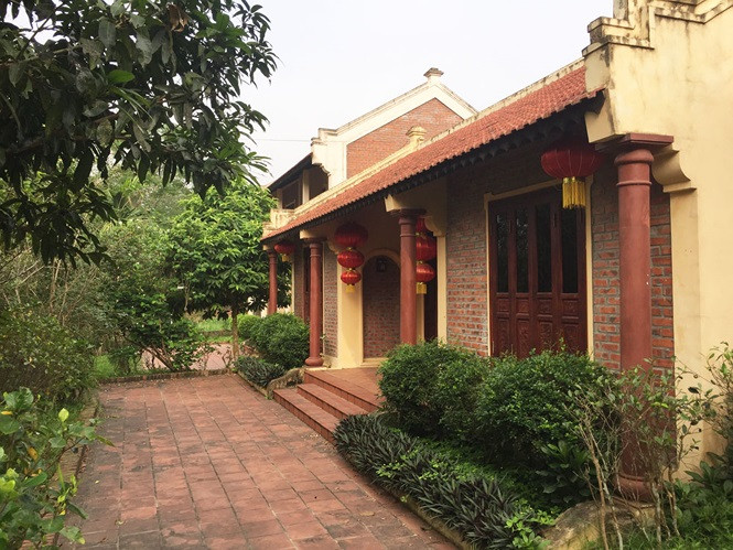 Tính đến thời điểm hiện tại, những công trình nằm trên đất khi xây dựng có vi phạm có thể vận dụng được quy định của pháp luật, tiếp tục cho khắc phục (có thu tiền sử dụng đất, hoặc lập dự án đầu tư nhưng phải theo quy định của pháp luật), huyện đã báo cáo để thành phố xem xét. (Ảnh: Tienphong)