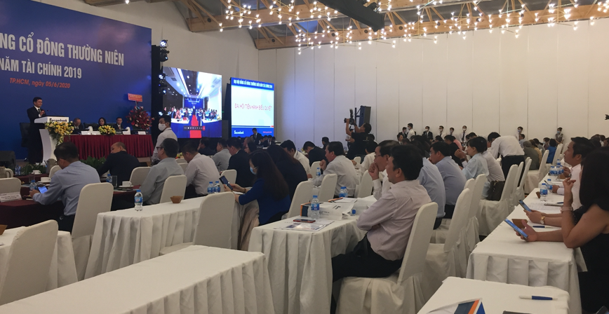 Chủ tịch HĐQT Sacombank Dương Công Minh: “HĐQT chúng tôi bị trên đe dưới búa” - Hình 2 Chu tich HDQT Sacombank Duong Cong Minh: “HDQT chung toi bi tren de duoi bua”-Hinh-2