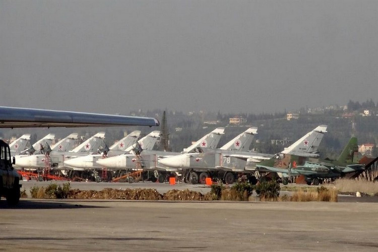 Theo quan sát, trong hình ảnh vệ tinh được trình bày, có thể thấy ít nhất 11 máy bay chiến đấu được cho là đến từ Syria, mà cụ thể là cất cánh từ căn cứ không quân Hmeimim 24 giờ trước đó.