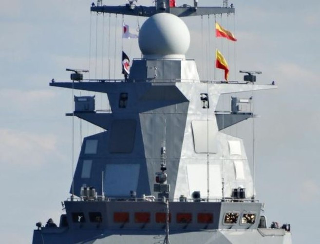 Con tàu có lượng giãn nước đầy tải 2.200 tấn, chiều dài 104 m, chiều rộng 13 m, tốc độ tối đa 27 hải lý/giờ, tầm hoạt động 3.500 hải lý, thời gian bám biển 15 ngày, thủy thủ đoàn 99 người.