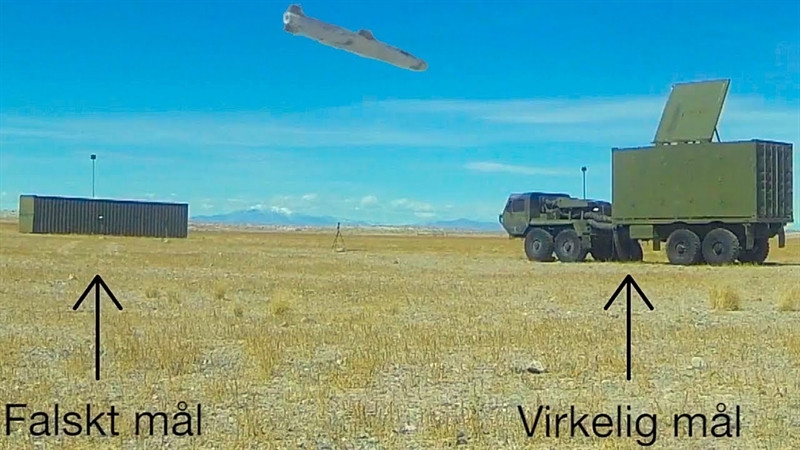 Như vậy, cùng với F-35, F-16 sẽ là dòng tiêm kích thứ 2 của Mỹ được trang bị dòng tên lửa tối tân này. Tên lửa JSM có tầm bắn tối đa 560 km, khoảng cách này giảm xuống một nửa nếu bay ở độ cao thấp để tránh lưới phòng không đối phương.