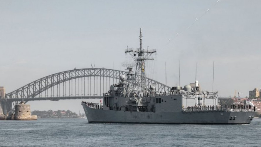 HMAS Melbourne và HMAS Newcastle được chế tạo tại Australia từ năm 1985 đến năm 1993 theo giấy phép từ Mỹ (dựa trên thiết kế lớp Oliver Hazard Perry) và mới rút khỏi biên chế RAN vào năm 2019.