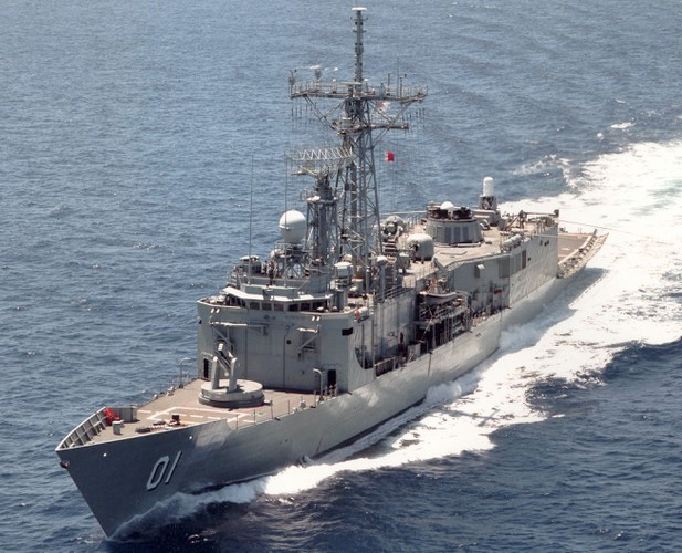 Được biết thay đổi lớn nhất là hệ thống vũ khí cận chiến (CIWS) Phalanx do Mỹ sản xuất sẽ bị gỡ bỏ và thay thế bằng tổ hợp Thales Goalkeeper của châu Âu khi con tàu tới Chile.