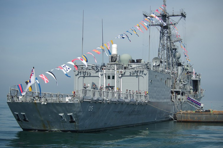 Hai chiến hạm trên đã được đổi tên thành Almirante Latorre (FFG 14) và Capitan Prat (FFG 11), chúng đang trải qua cuộc cải tạo cơ bản tại xưởng đóng tàu Garden Island, Sydney.