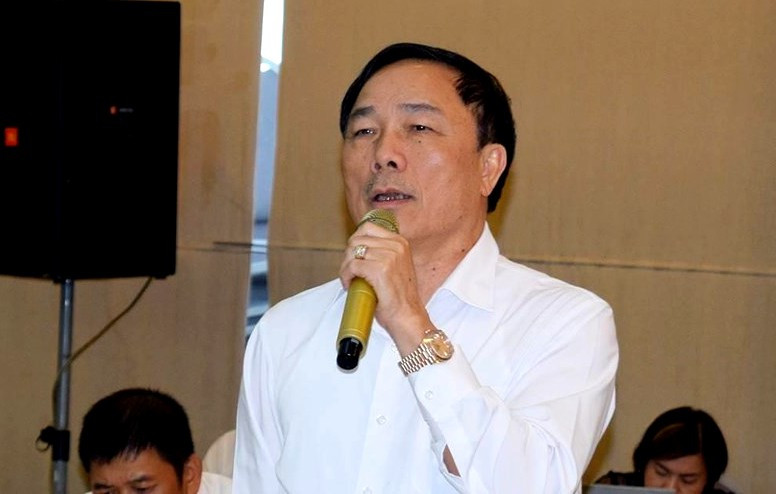 Năm 2011, đại gia xứ Thanh bắt đầu bước chân vào bóng đá. Thời điểm mới bước chân vào làng bóng, ngay lập tức ông bầu này đã khiến giới bóng đá Việt Nam "nổi sóng" khi từng dám đấu tay đôi với VPF tại buổi lễ tổng kết mùa giải 2012. Ảnh: Người lao động