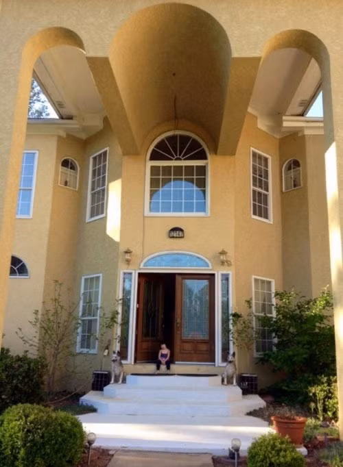 Ở Mỹ, Thúy Nga sở hữu căn biệt thự rộng có 3 khu lớn nhỏ.