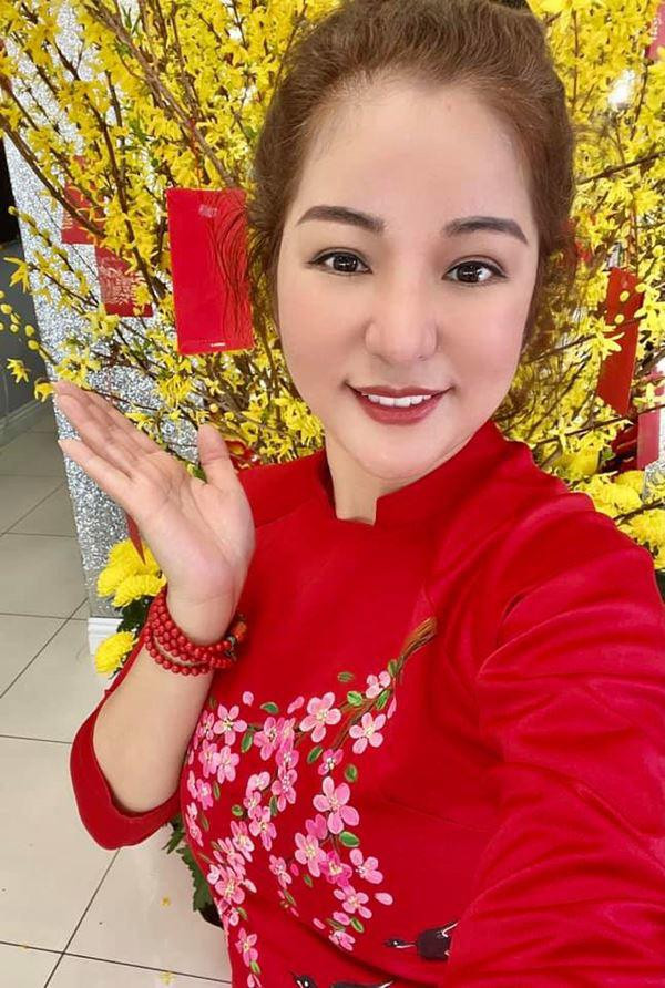 Do hình tình dịch bệnh không thể qua lại thường xuyên giữa 2 nước nên dịp Tết Tân Sửu vừa qua, danh hài Thúy Nga ăn Tết tại Mỹ cùng con gái.