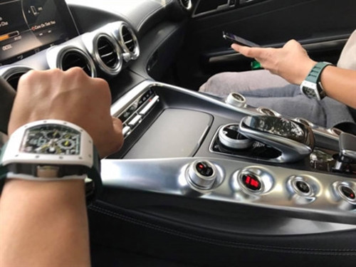 Chiếc đồng hồ Reference có giá gần 4 tỷ đồng cũng nằm trong bộ sưu tập đồng hồ của Cường Đô la. Ảnh: FBNV.