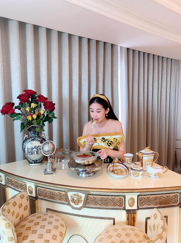 Góc nào trong nhà cũng có ảnh sống ảo.