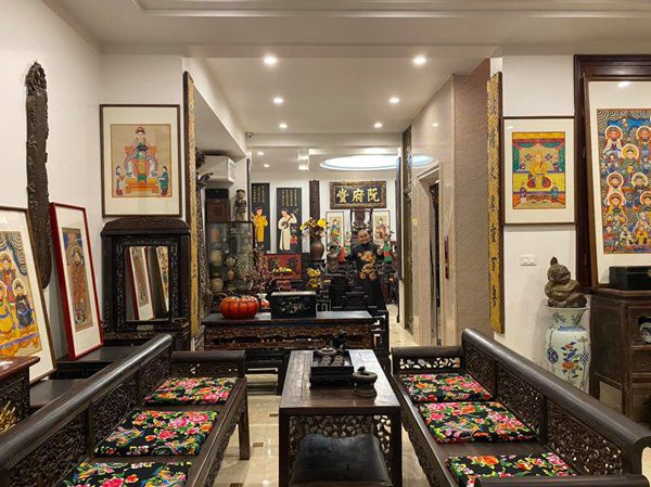 Nội thất gỗ được sử dụng tối đa, tạo cảm giác hoài cổ.