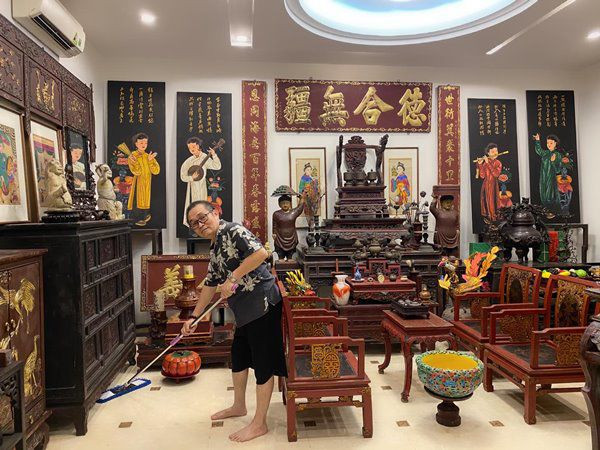 Căn nhà của nghệ sĩ Xuân Hinh được thiết kế trang trọng, mang hơi hướng Bắc Bộ xưa.