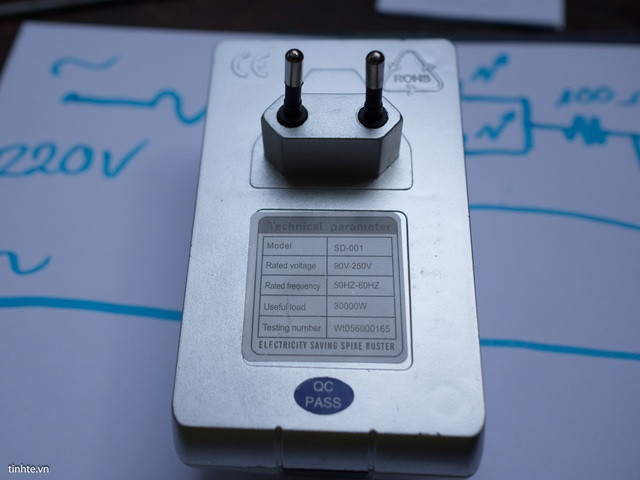 Tuy nhiên, theo các kỹ sư điện, không có thiết bị nào có thể làm giảm lượng tiêu thụ điện năng. Thiết bị nào khi cắm vào nguồn điện cũng tiêu thụ một lượng điện nhất định. Ảnh: Internet