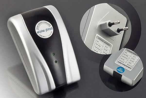 Người dùng chỉ việc cắm trực tiếp sản phẩm vào ổ cắm điện trong gia đình, khi đó các sản phẩm sử dụng điện khác như tivi, điều hòa, tủ lạnh, khi hoạt động sản phẩm tiết kiệm điện sẽ tối ưu hóa toàn bộ công suất của thiết bị điện đó. Ảnh: Internet