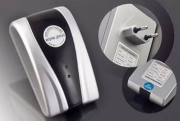 Người dùng chỉ việc cắm trực tiếp sản phẩm vào ổ cắm điện trong gia đình, khi đó các sản phẩm sử dụng điện khác như tivi, điều hòa, tủ lạnh, khi hoạt động sản phẩm tiết kiệm điện sẽ tối ưu hóa toàn bộ công suất của thiết bị điện đó. Ảnh: Internet