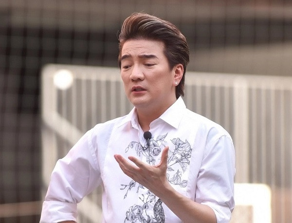 Nhiều cư dân mạng cho rằng nam ca sĩ đã sử dụng tiền quyên góp từ thiện không đúng mục đích ban đầu. Trước loạt chỉ trích này, Mr Đàm cho biết ngôi chùa này cũng bị hư hỏng vì trận lũ nên anh quyết định góp tiền tu sửa. Ảnh: Người lao động