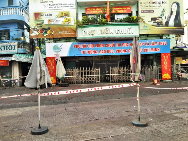 Khung cảnh không một bóng người tại chợ Vườn Chuối.