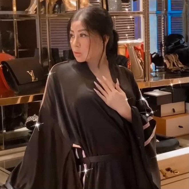 Được biết, mẹ của Gia Kỳ là Madam Hồng, người sáng lập của 1 spa cực kỳ đắt đỏ dành cho giới thượng lưu ở Sài Gòn.