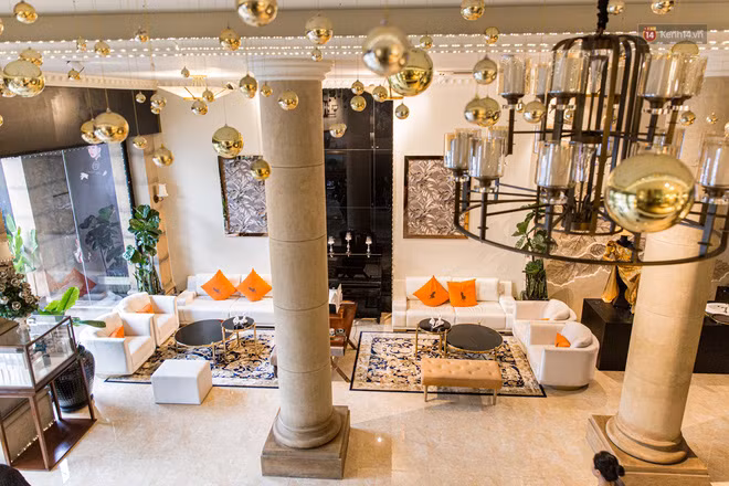 Gia Kỳ từng tiết lộ nơi sinh sống là căn biệt thự đắt đỏ bậc nhất Sài Gòn với 5 tầng, tọa lạc ở "khu nhà giàu" Phú Mỹ Hưng, quận 7.