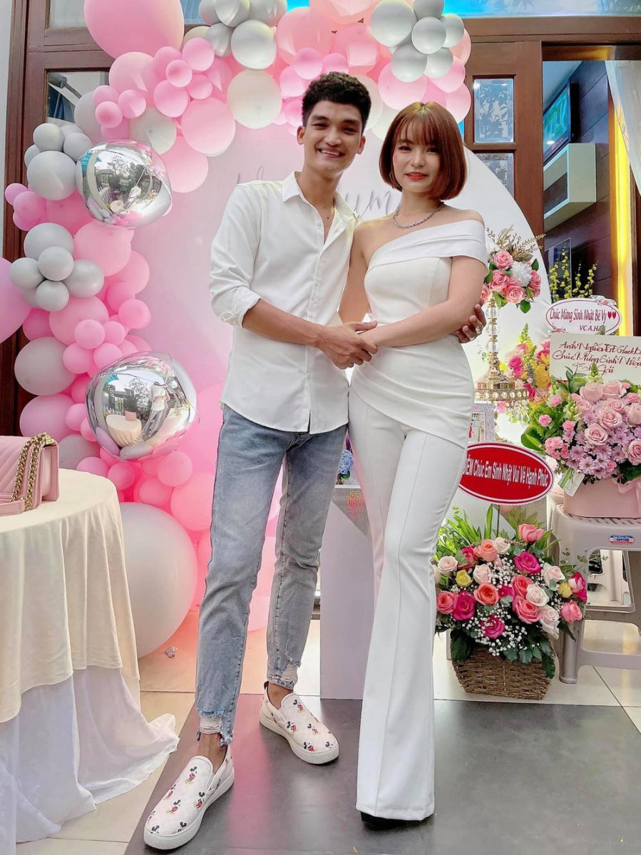 Nhờ sự chăm chỉ, cầu tiến trong công việc mà sự nghiệp của nam danh hài phất lên. Hiện tại, vợ chồng Mạc Văn Khoa sống trong căn biệt thự 50 tỷ TP HCM. Tuy nhiên, đây chỉ là nhà thuê. Ảnh: Tiền phong.