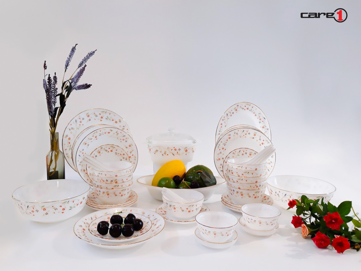 Bạn cũng có thể trang trí bàn ăn với những bộ chén bát có hoa văn, họa tiết mùa xuân. Bởi theo quan niệm dân gian, màu sắc tươi, rực rỡ mới sẽ đem đến sự vui vẻ, may mắn trong năm mới.