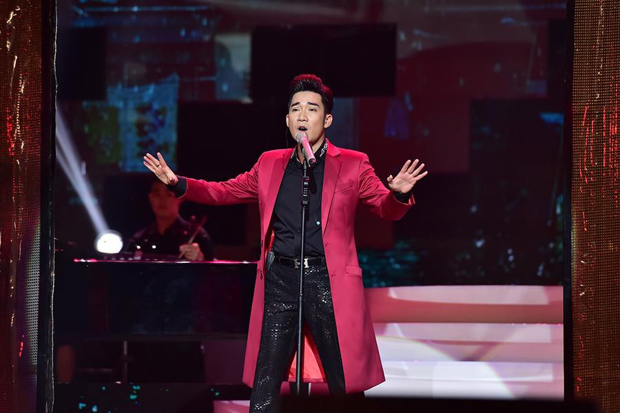 Theo tiết lộ, nếu hát một đêm ở địa điểm nhỏ nhỏ thì cát-xê của giọng ca gốc Hà Nội vào khoảng 60-70 triệu đồng, còn ở chương trình quy mô lớn thì cát-xê khoảng 100 triệu đồng. Ảnh: Anninhthudo