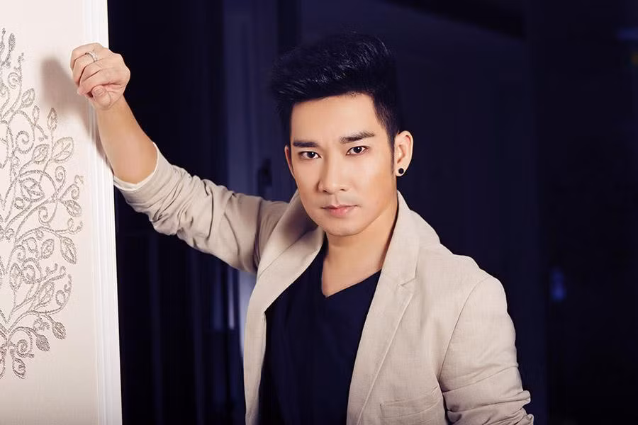 Gần 20 năm đi hát, Quang Hà có chỗ đứng nhất định trong lòng khán giả. Anh được mời tham gia nhiều chương trình biểu diễn với mức cát-sê khủng. Ảnh: Anninhthudo