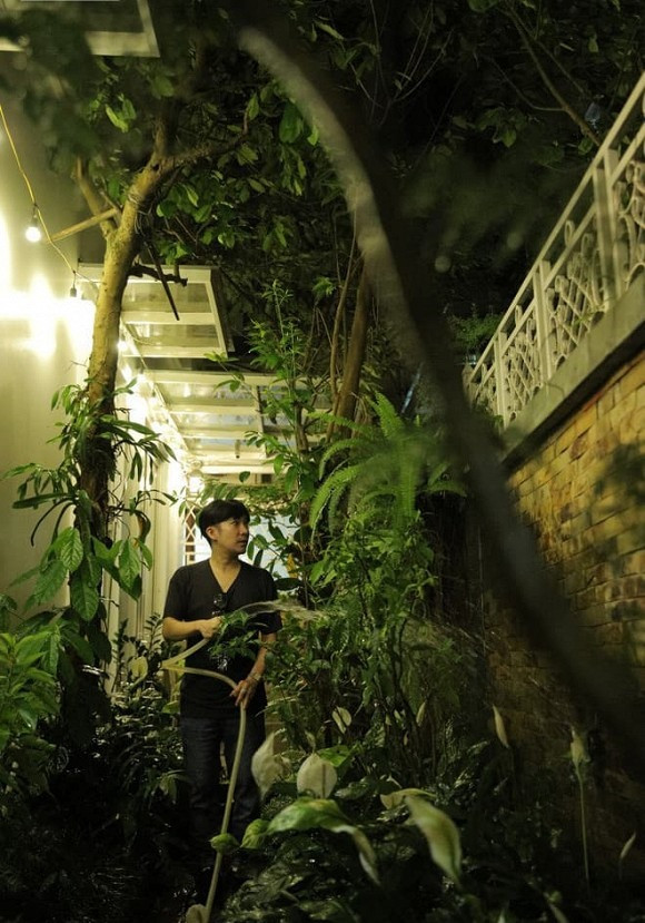 Biệt thự của Quang Hà ở Hà Nội nằm trong khu vực quận Long Biên. Nhà kết cấu 3 tầng, được thiết kế sang trọng và có giá trị khoảng 20 tỷ đồng. Ảnh: Lao động.