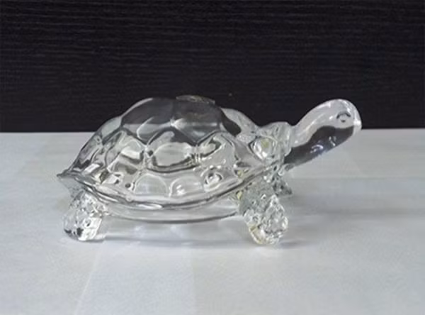 Để cầu tài lộc, sức khỏe và trường thọ cho gia đình trong năm Tân Sửu 2021, gia chủ có thể đặt rùa phong thủy ở phía Tây của ngôi nhà.