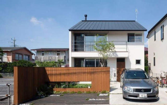 Tại Nhật Bản, những gia đình thu nhập thấp hoặc trung bình thường sống trong ngôi nhà biệt lập. Trong khi đó, giới nhà giàu Nhật Bản lại chọn sống trong các căn hộ chung cư. Ảnh: Getty